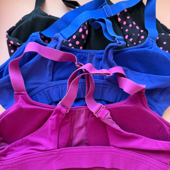 3 Small Under Armour Eclipse Sports Bras - Picture 5 of 7